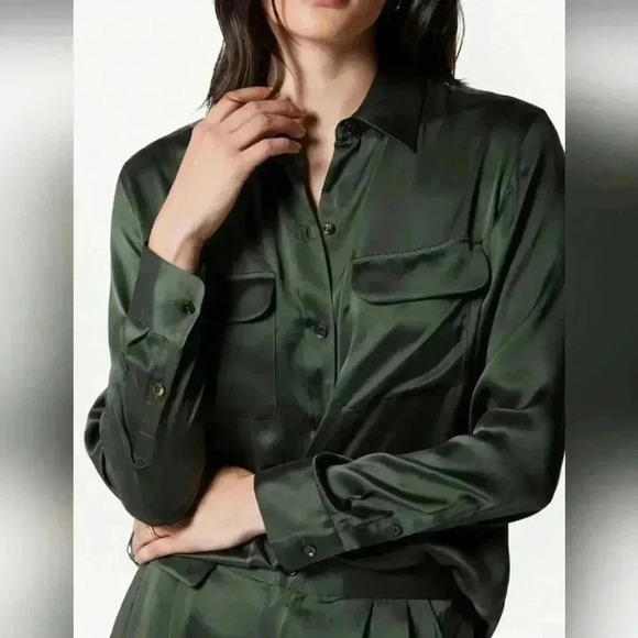 Equipment  NWT June Bug Emerald Satin Classic Signature Top - Picture 1 of 11